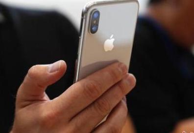 愛手機(jī)多于愛孩子？家長應(yīng)設(shè)親子時(shí)間