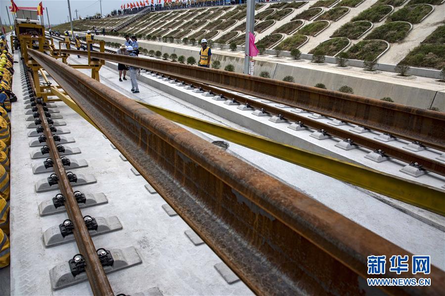 （經(jīng)濟）（6）漢十高鐵進(jìn)入鋪軌施工階段